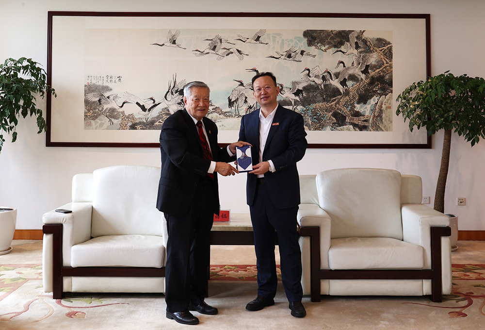 尚庆飞会见国际著名刑侦鉴识专家李昌钰博士