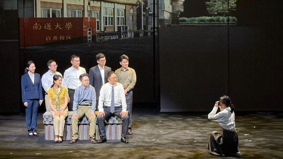 大型话剧《通医人》剧照