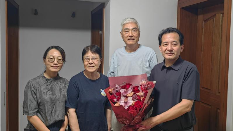 王卫东副书记带队慰问景为平