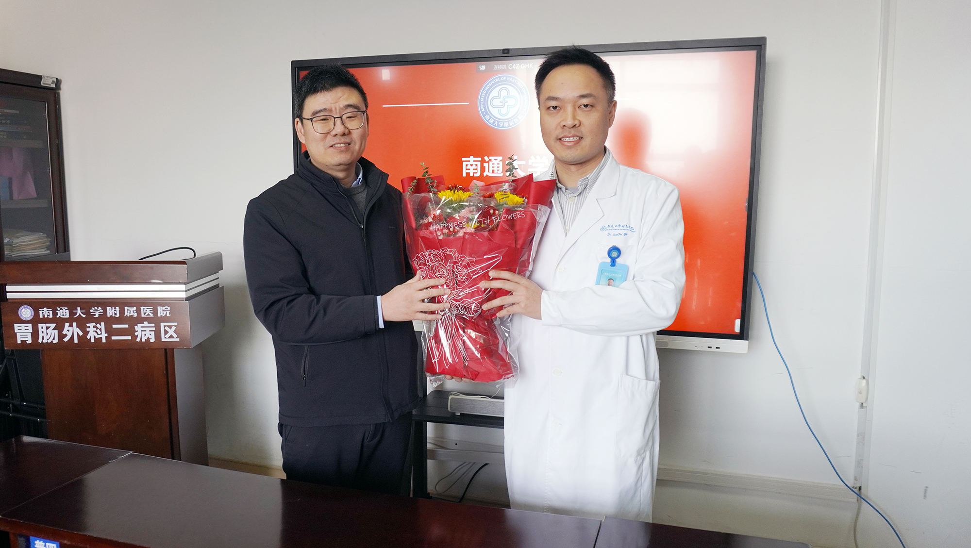 王建浦看望慰问支小飞教授